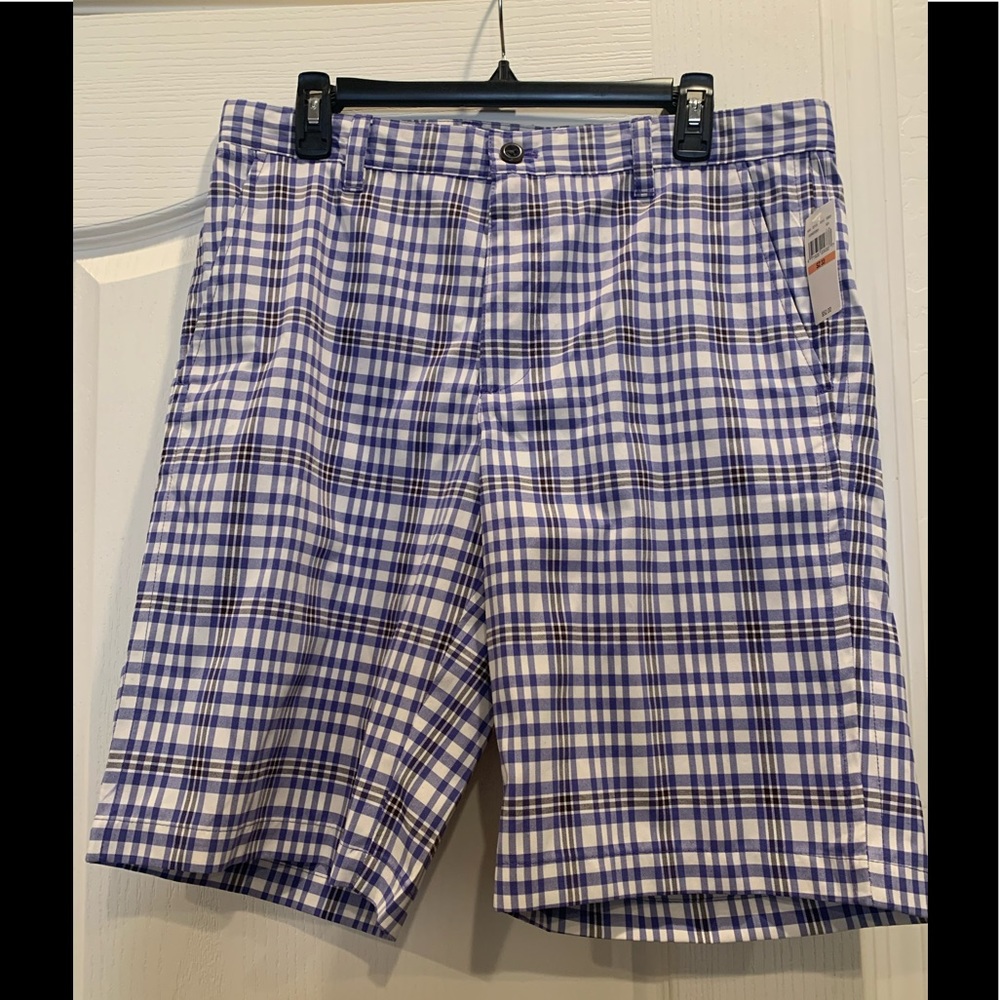 IZOD Golf shorts Size 33